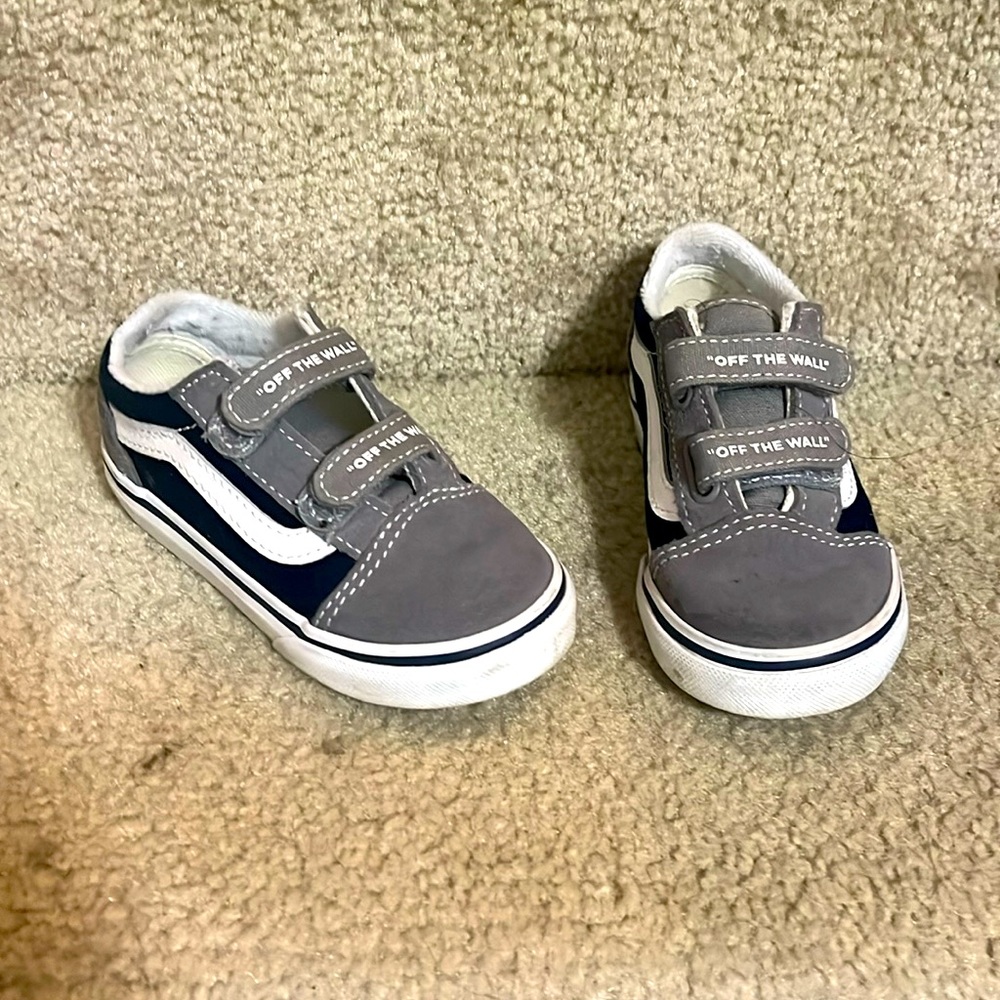 Size 8C Van for toddler boy